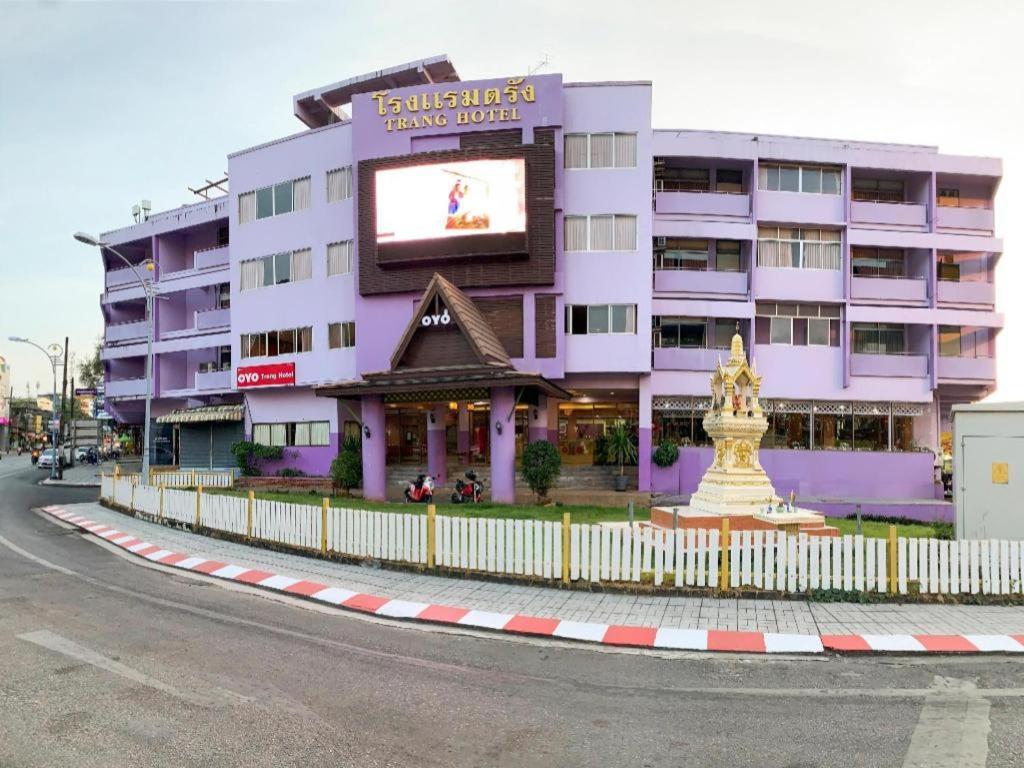 OYO 565 Trang Hotel Eksteriør bilde