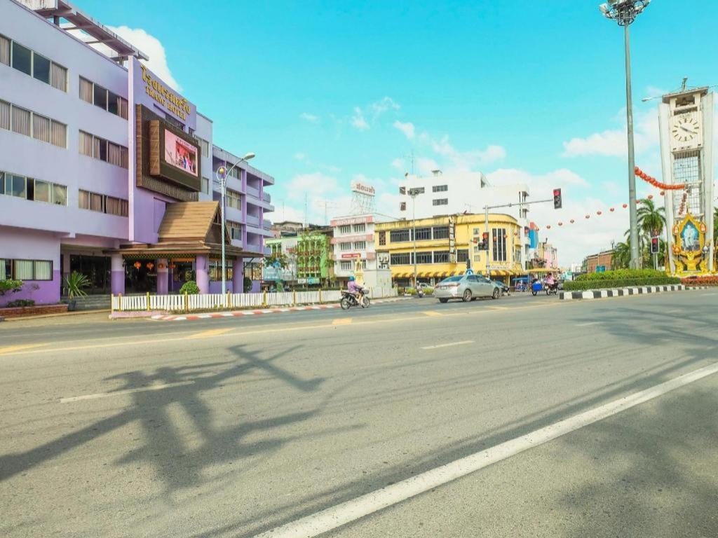OYO 565 Trang Hotel Eksteriør bilde