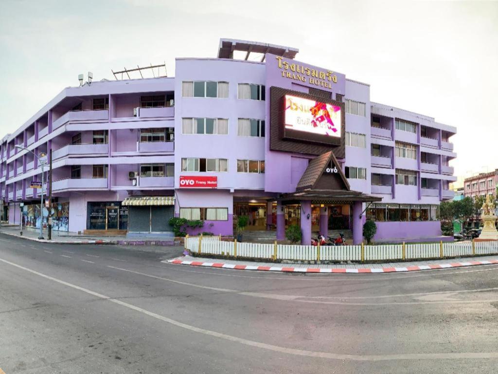 OYO 565 Trang Hotel Eksteriør bilde