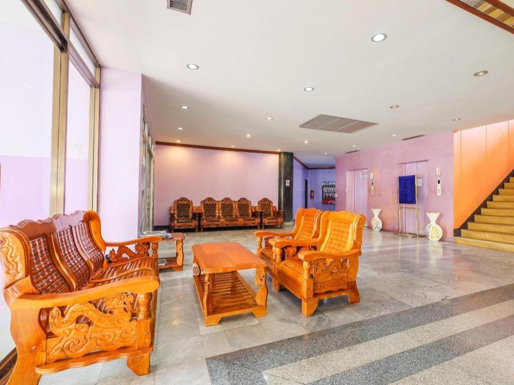 OYO 565 Trang Hotel Eksteriør bilde